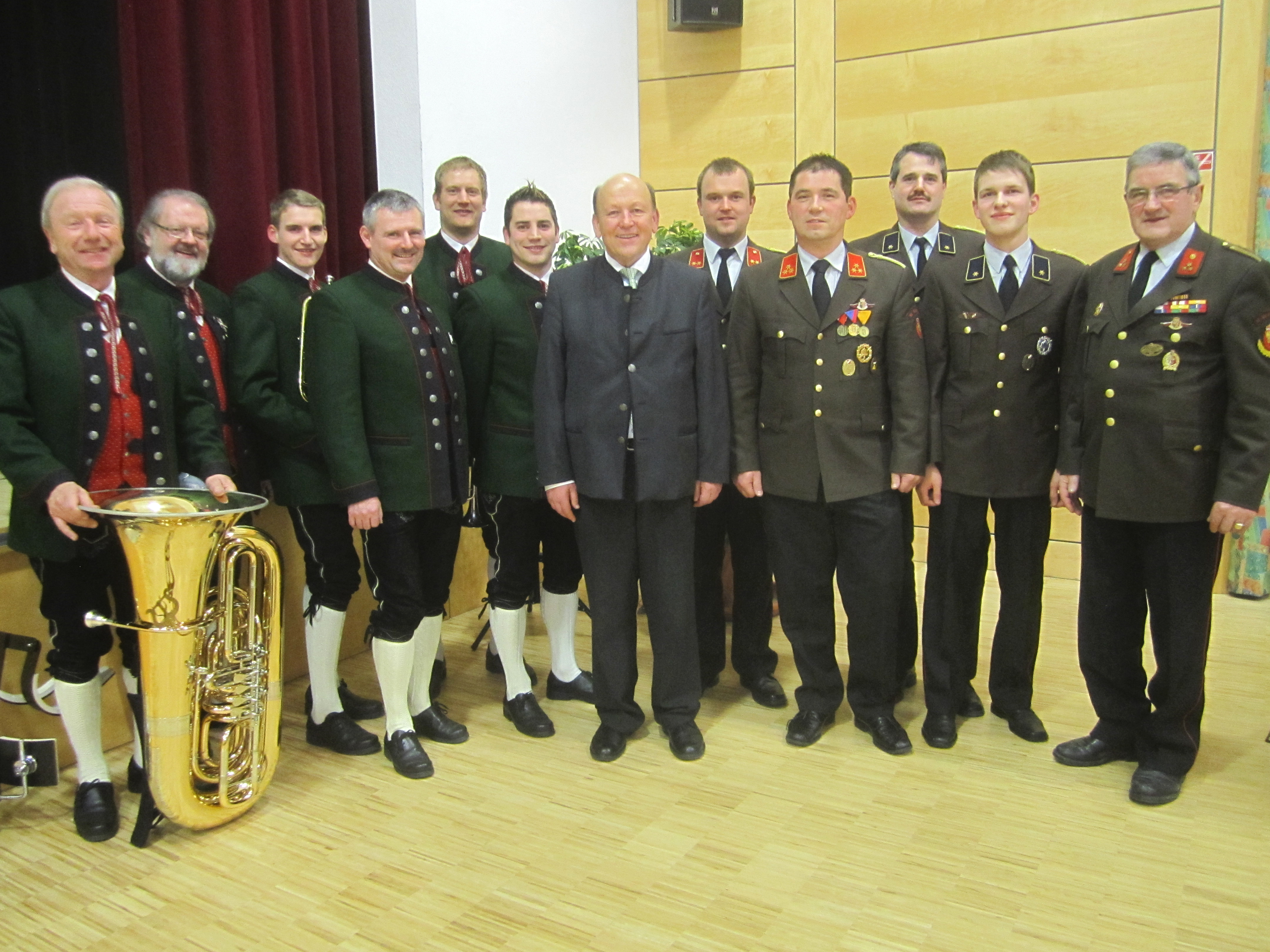 Dopler mit Musik und Feurwehr